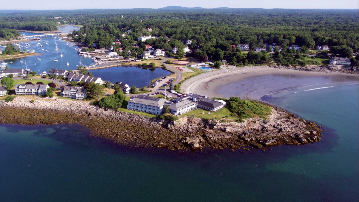 Stage Neck Inn sits on the point that is jutting into the Ocean. Along the left side is the York River connecting to York Harbor. To the right of the Inn is Harbor Beach and the Inn's outdoor pool and tennis club.