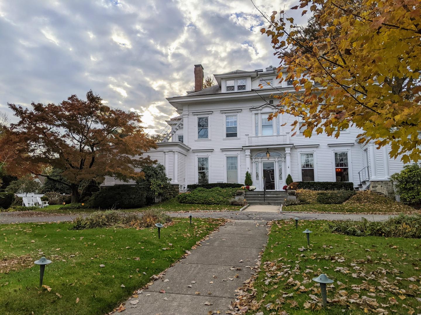 Stanton House Inn in the fall