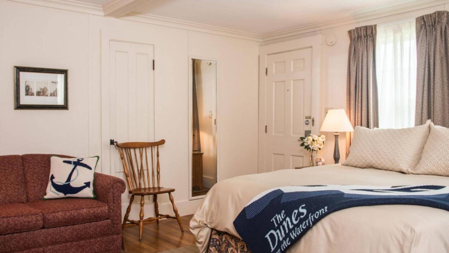 the_dunes_on_the_waterfront_maine_beach_destinations