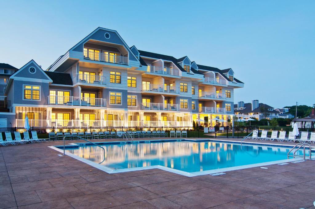 Water's Edge Resort Pool View