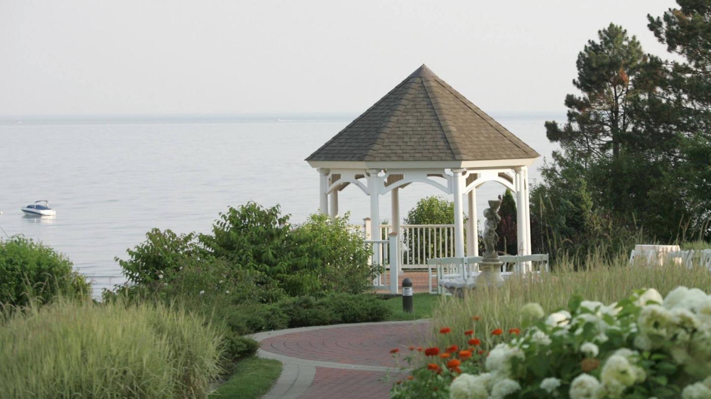 water's_edge_resort_spa_connecticut_beaches