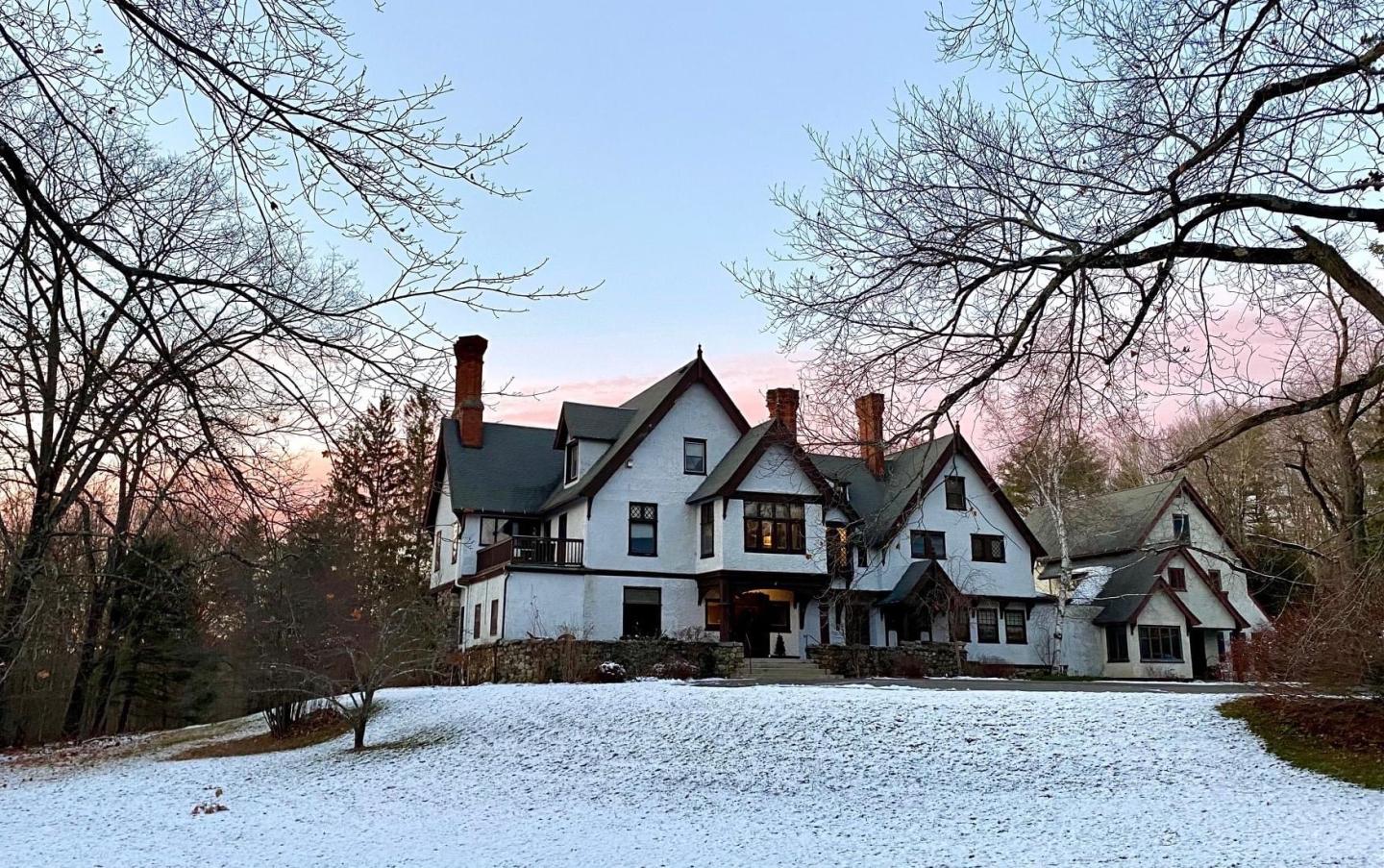 New England Winter, Manor House Inn