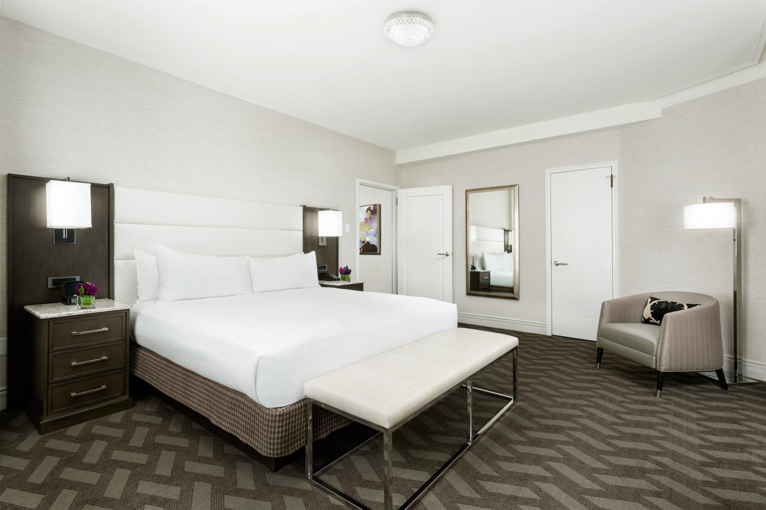 Bedroom in the single bed suite