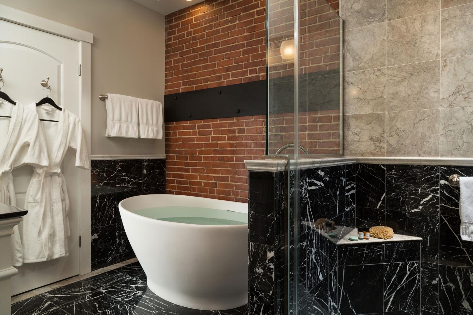 Bay View Street King Bathroom