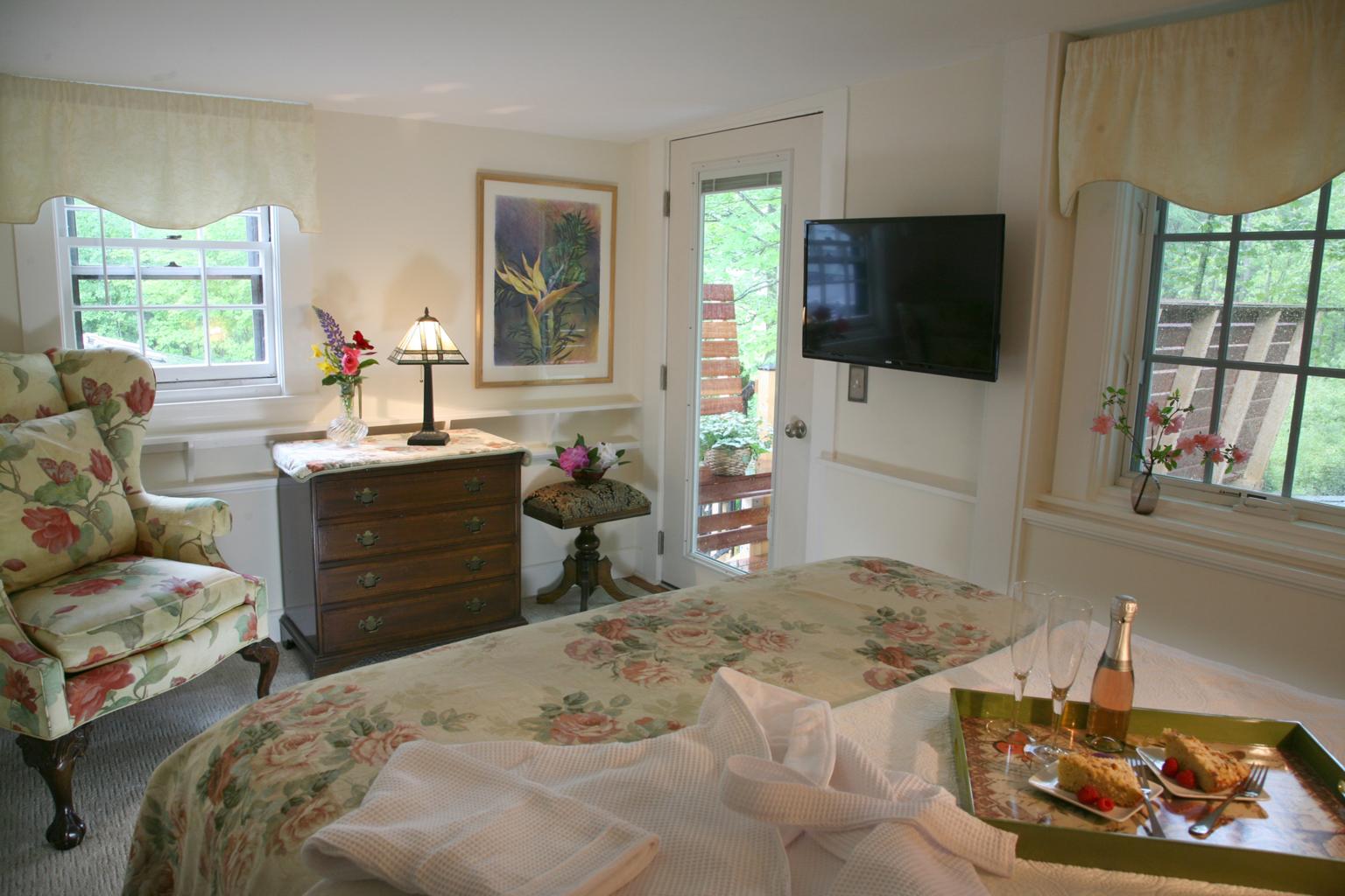 second floor room with a 'treehouse' deck