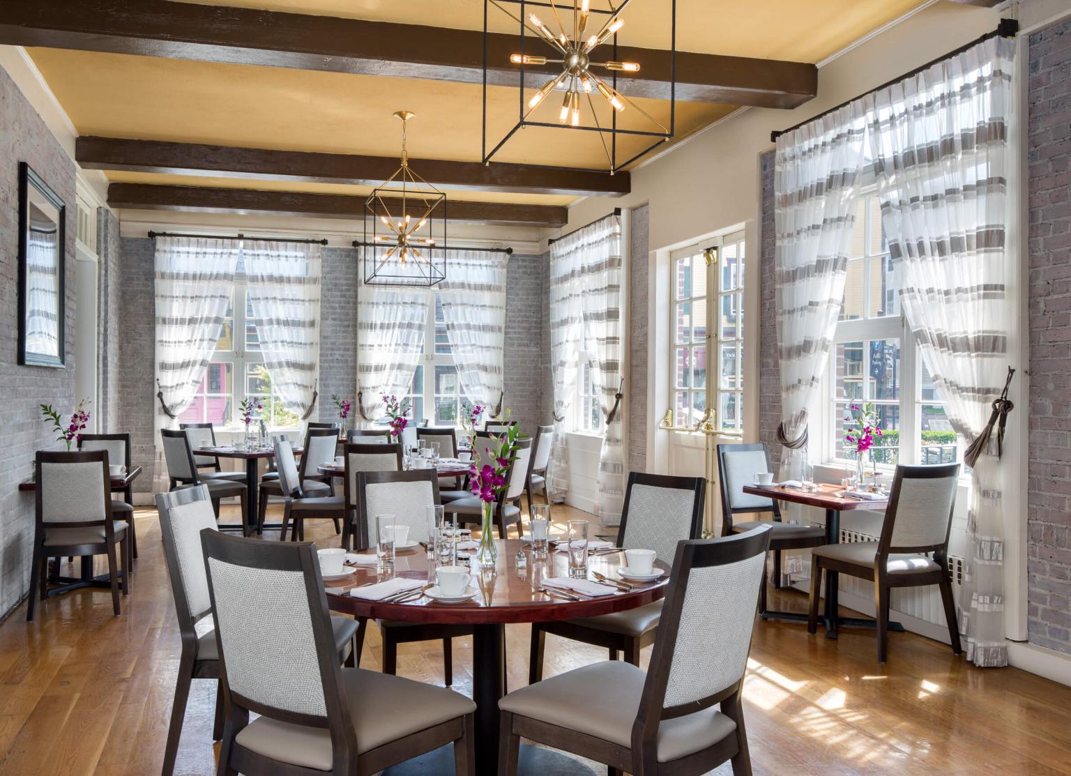 One Belleveue Restaurant, Garden Room