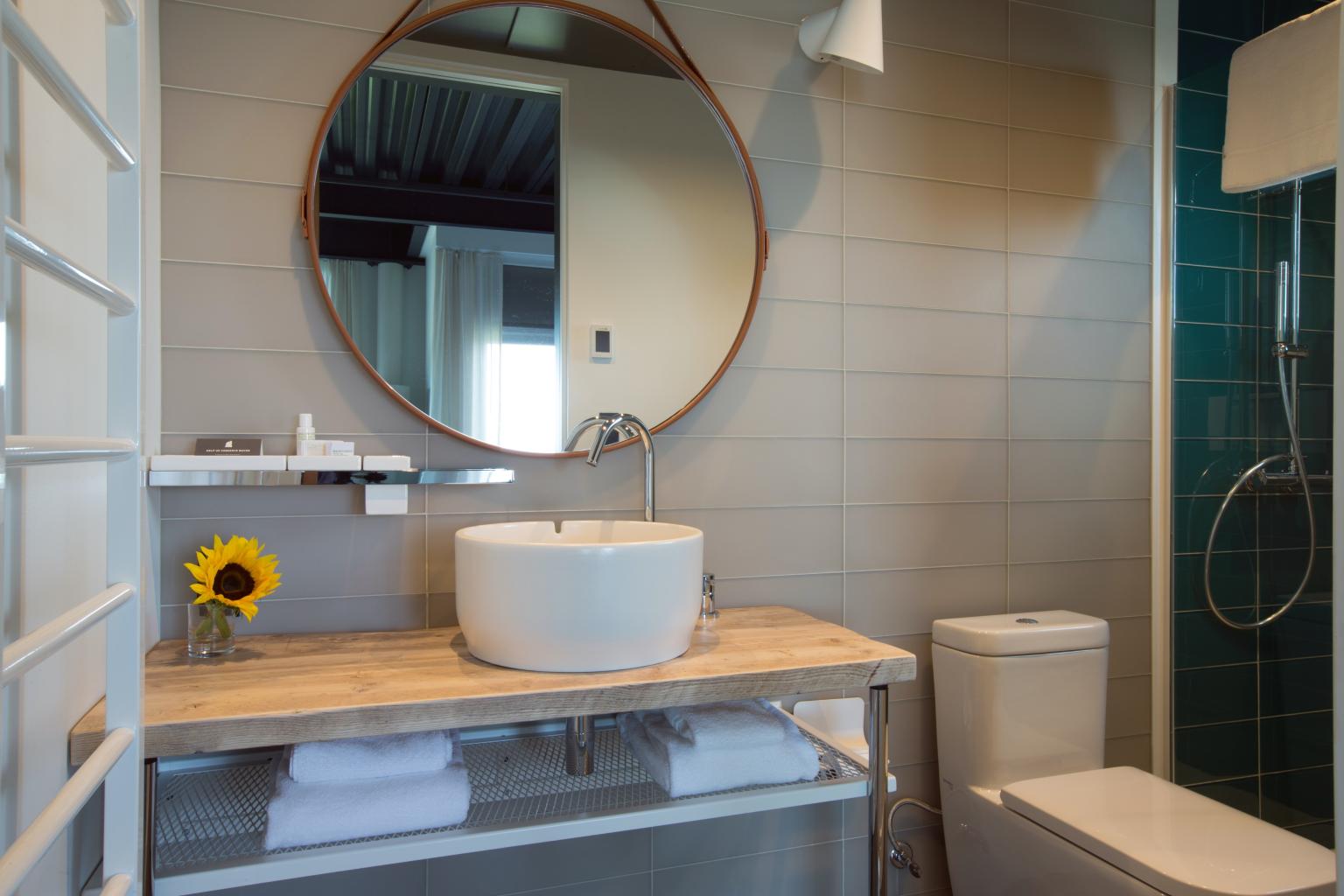 Guestroom Bathroom