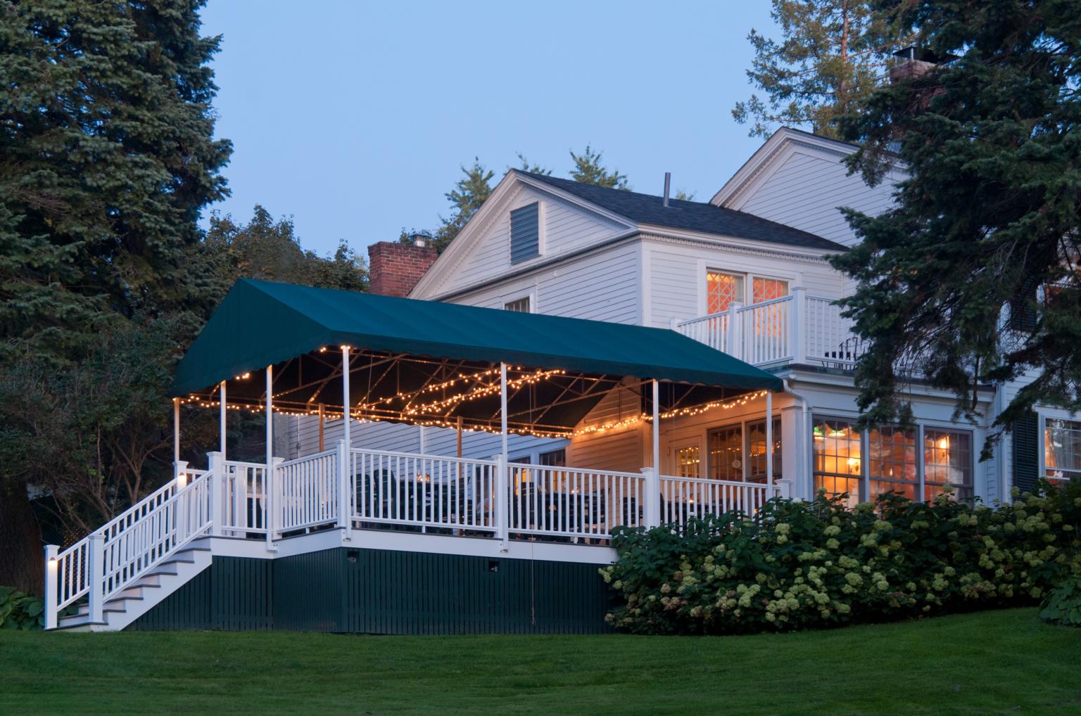 Swift House Inn Dining Deck