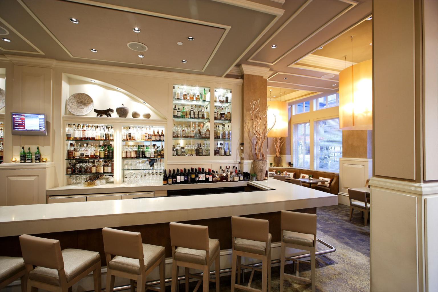 Fifteen (XV) Beacon - Bar