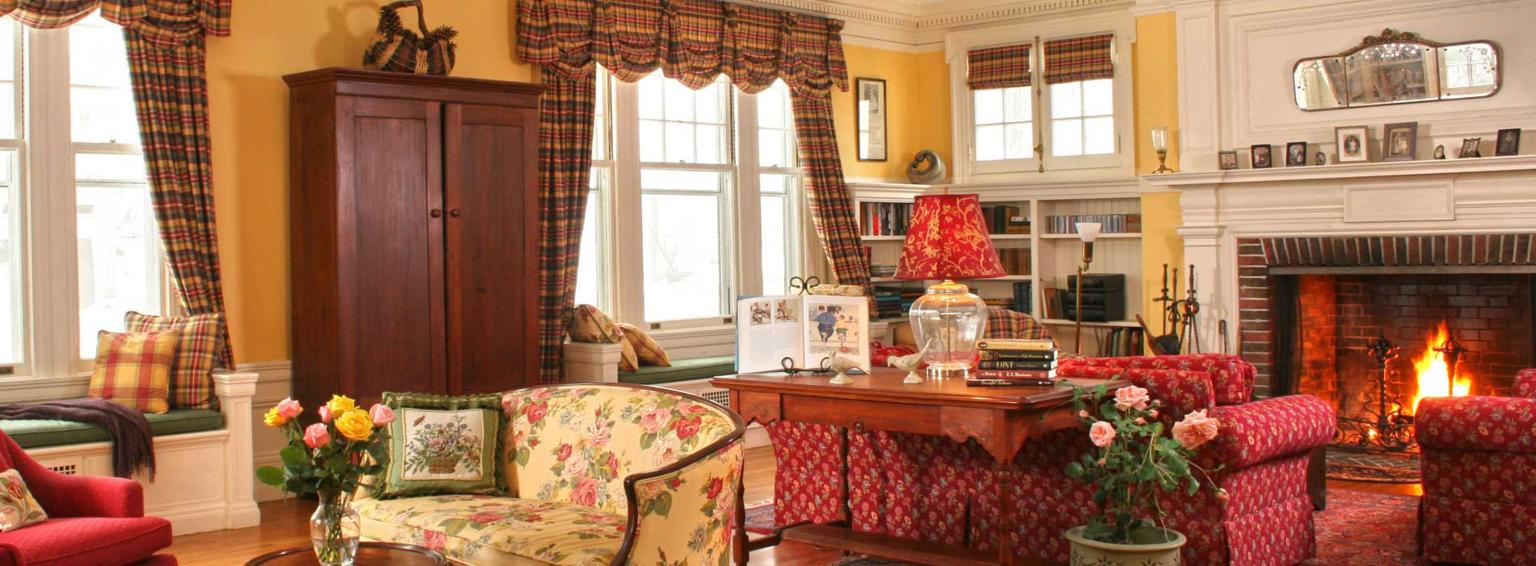 Birchwood Inn - Fireplace Lobby
