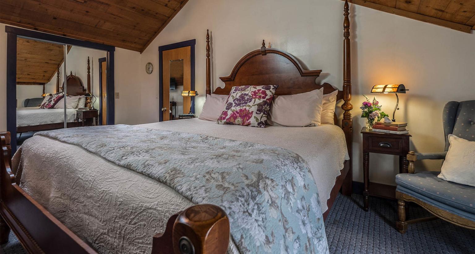 Blue Harbor House Inn - Guest Room