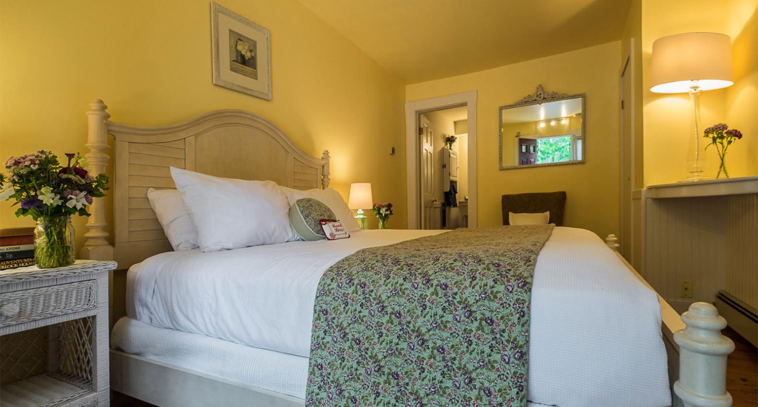 Blue Harbor House Inn - Guest Room