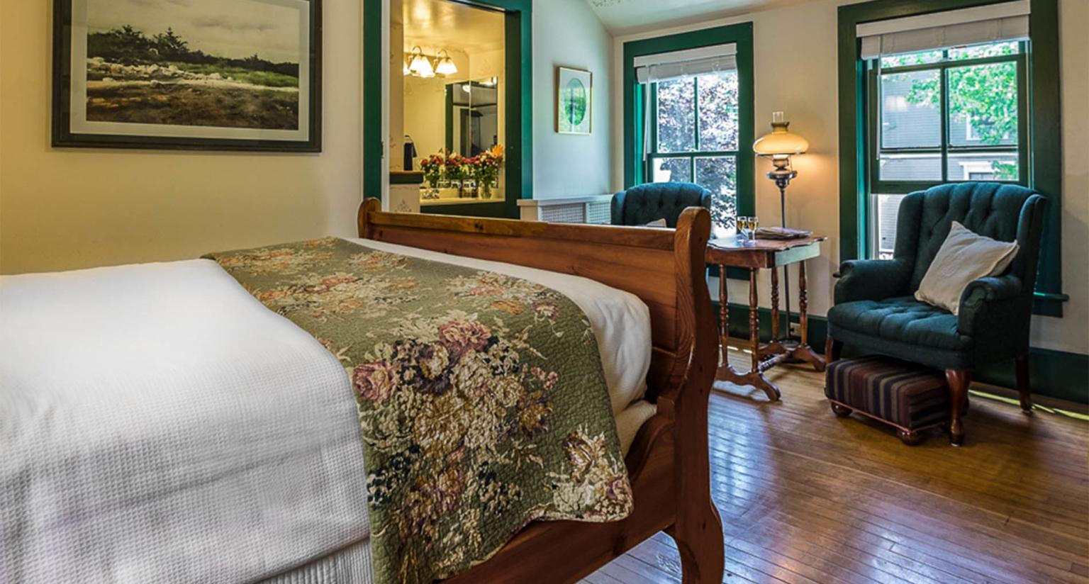 Blue Harbor House Inn - Guest Room