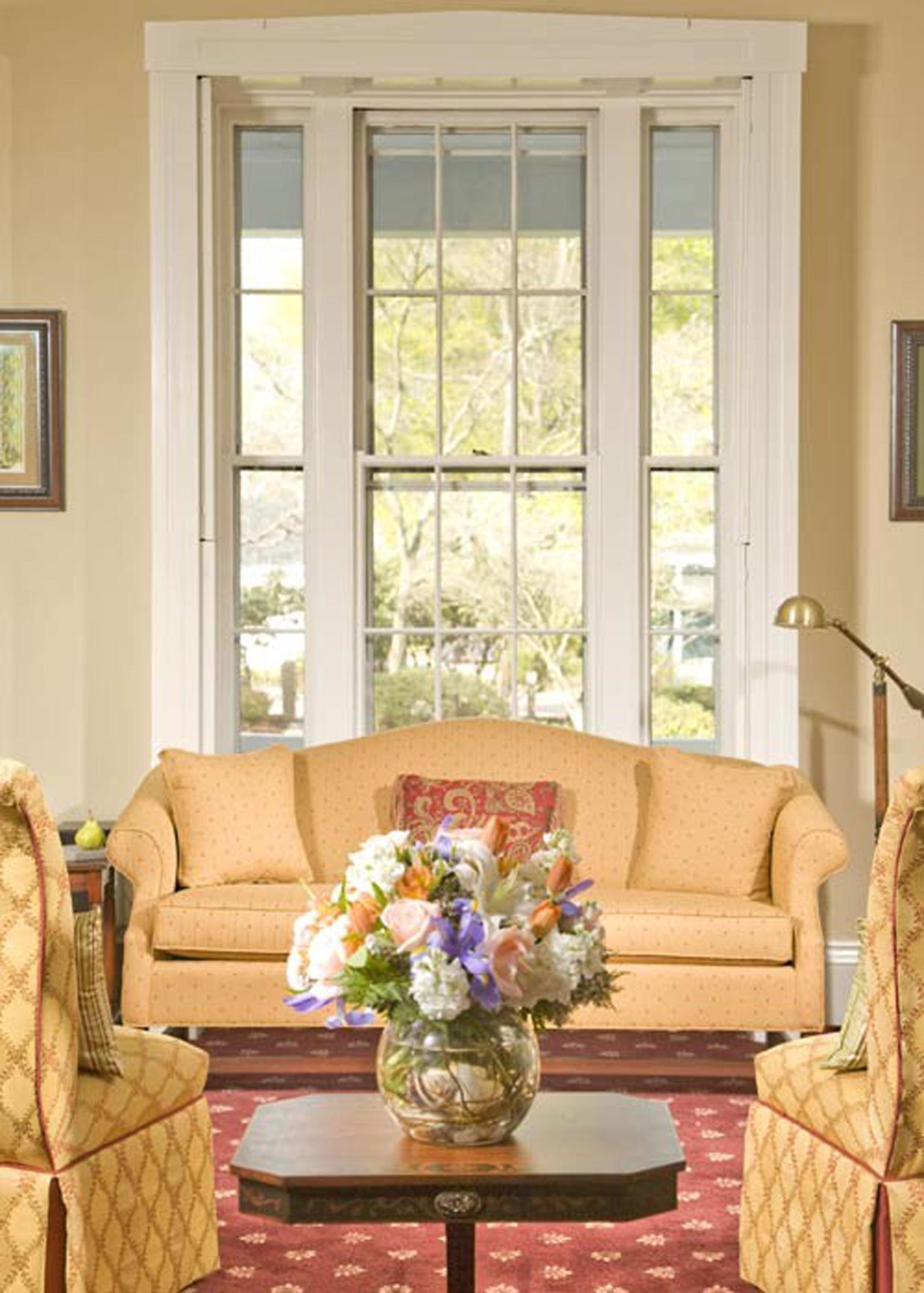 Captain's Manor Inn - Sitting Room