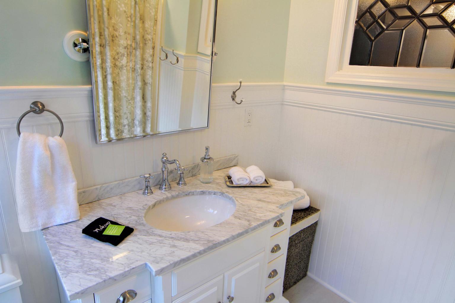 Room 11 Bath