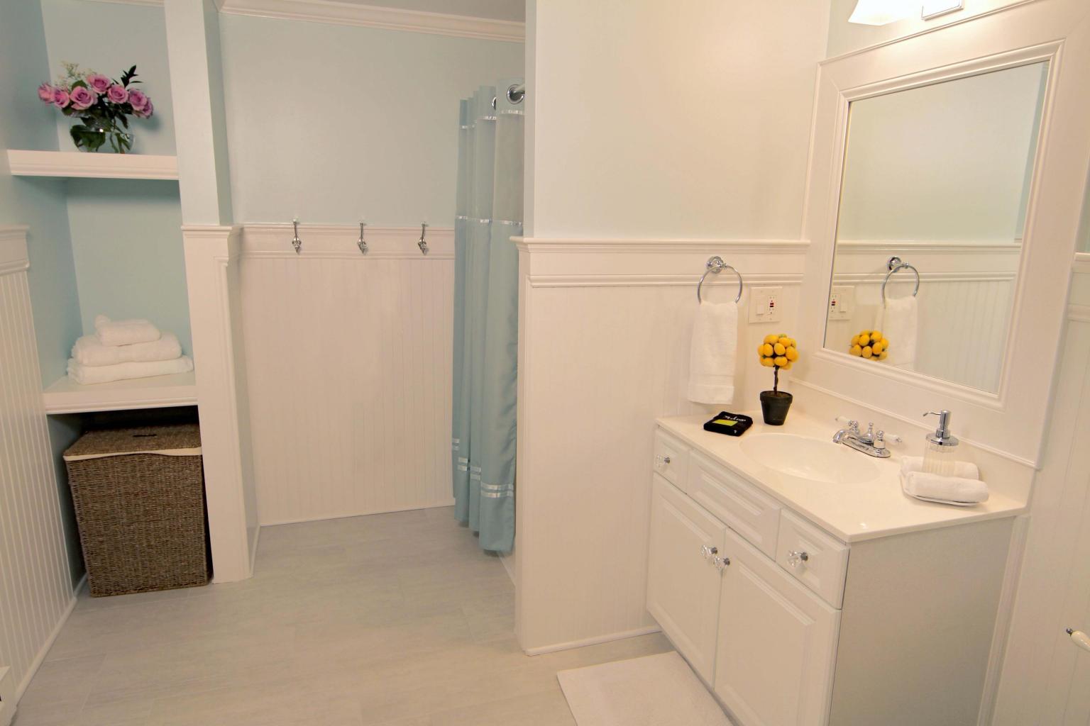Room 14 Bath