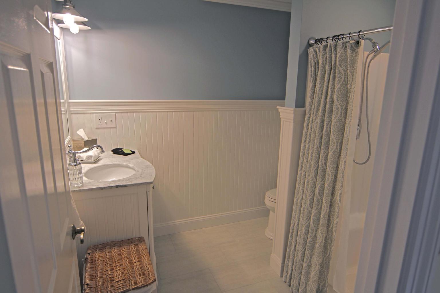 Room 6 Bath