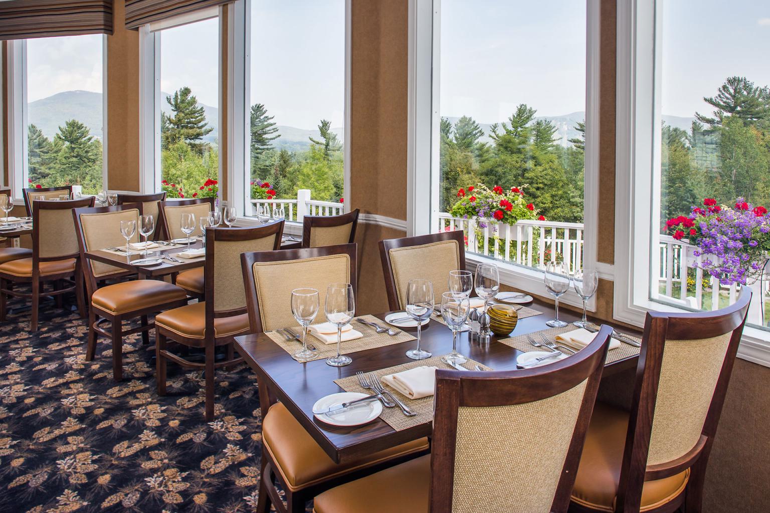 White Mountain Hotel and Resort - Restaurant