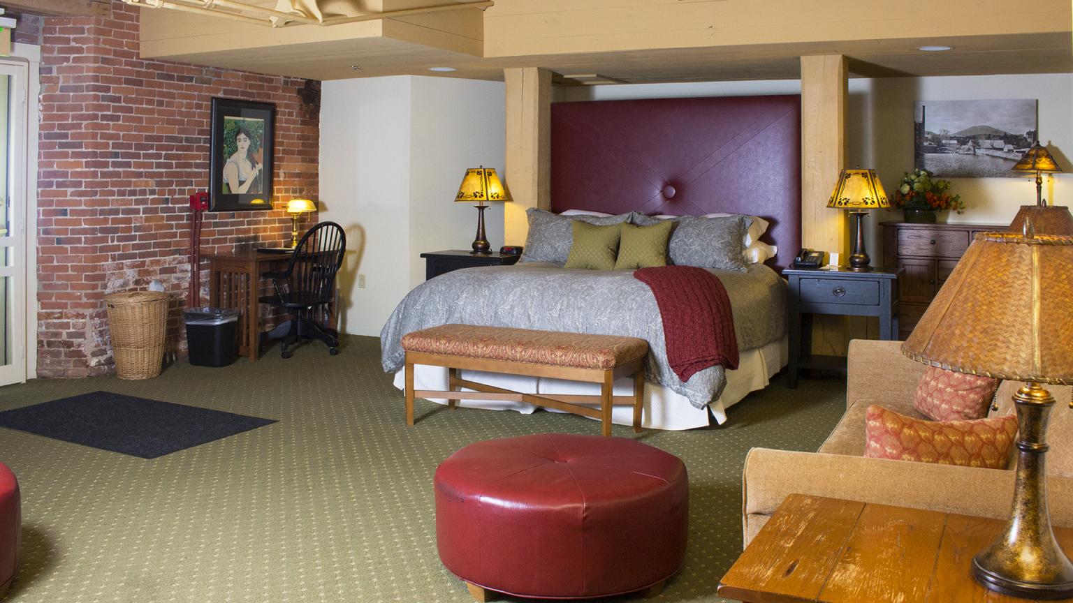 The Common Man Inn & Restaurant - Signature Suite