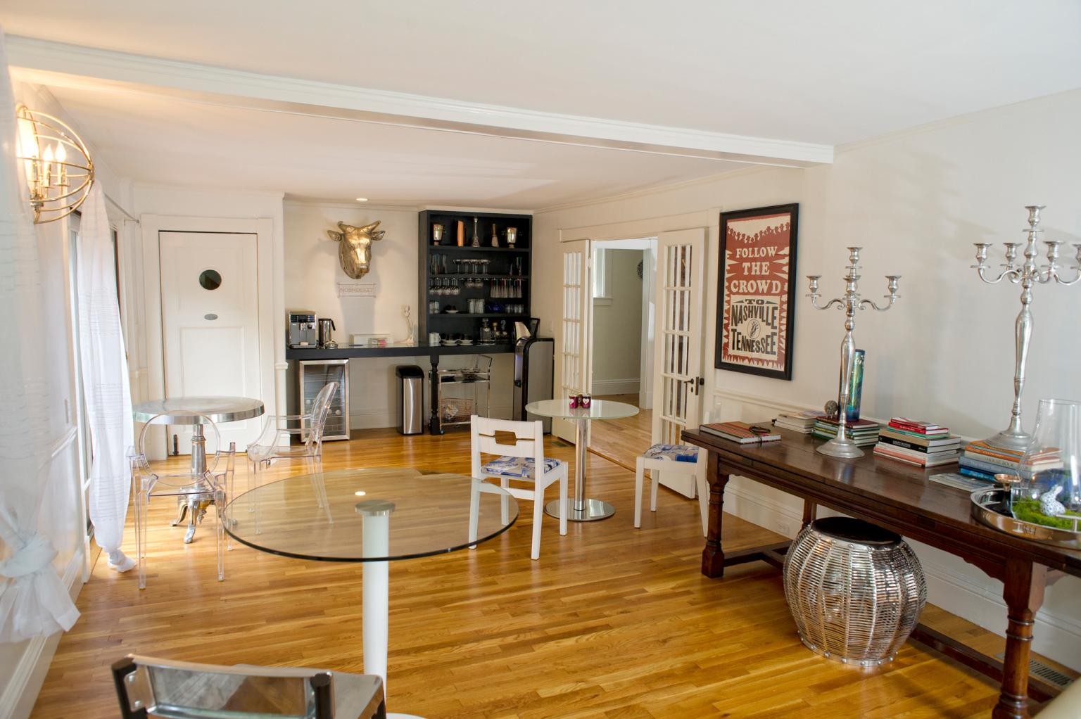 Modern Guest Areas at Nobnocket Boutique Inn