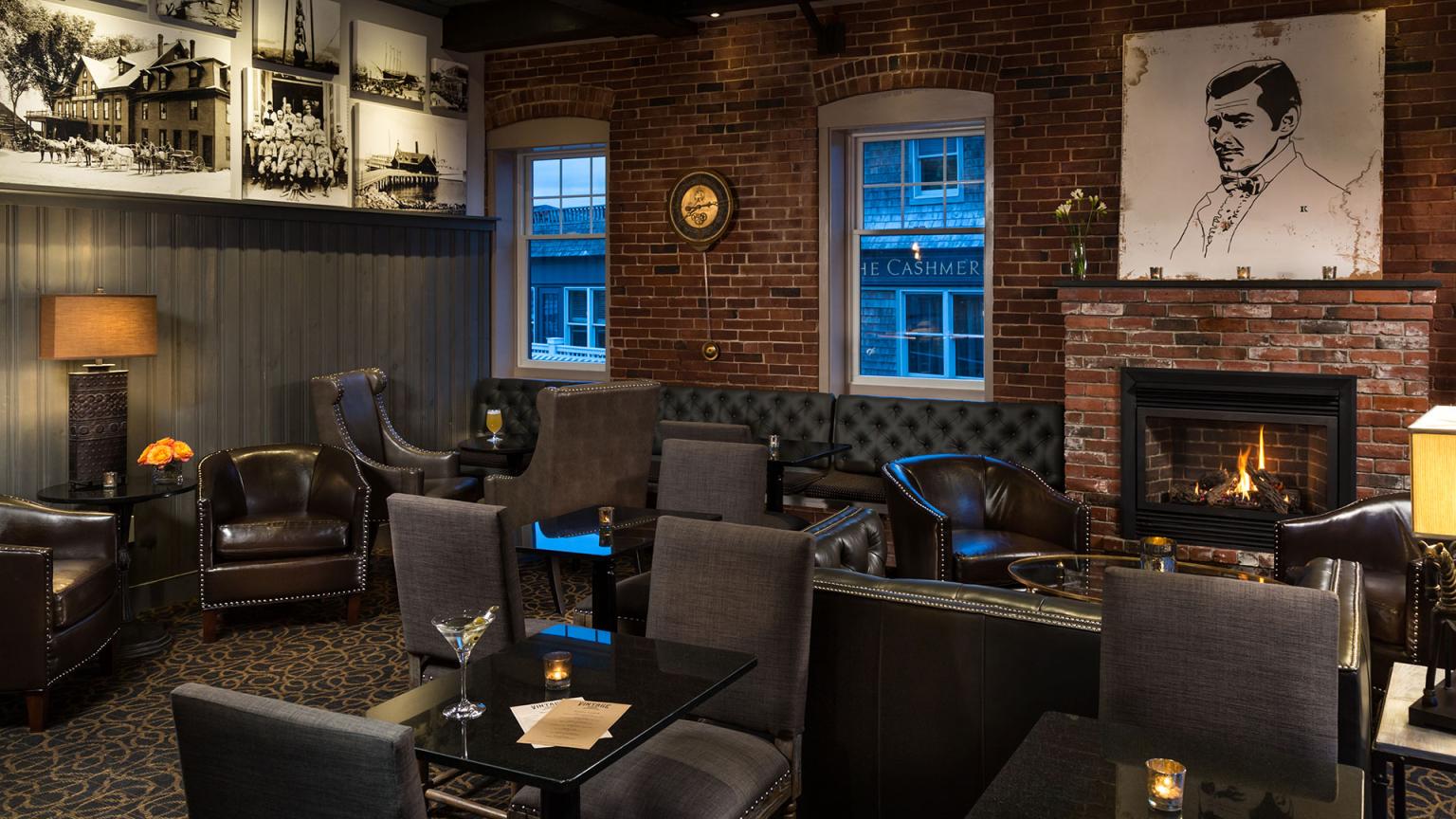 Vintage Room Lobby Bar