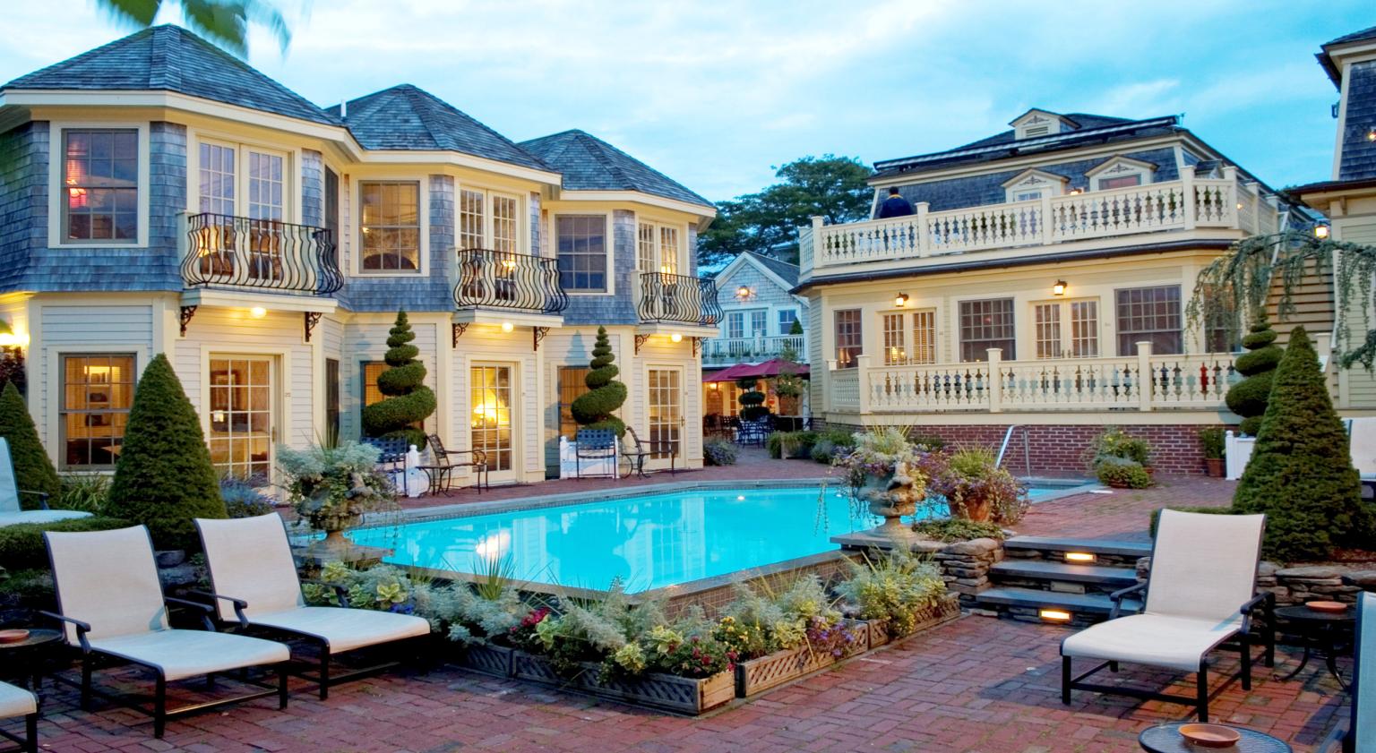 Award Winning Infinity Edge Pool