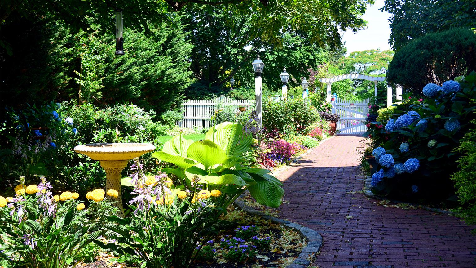 Dan'l Webster Gardens 1