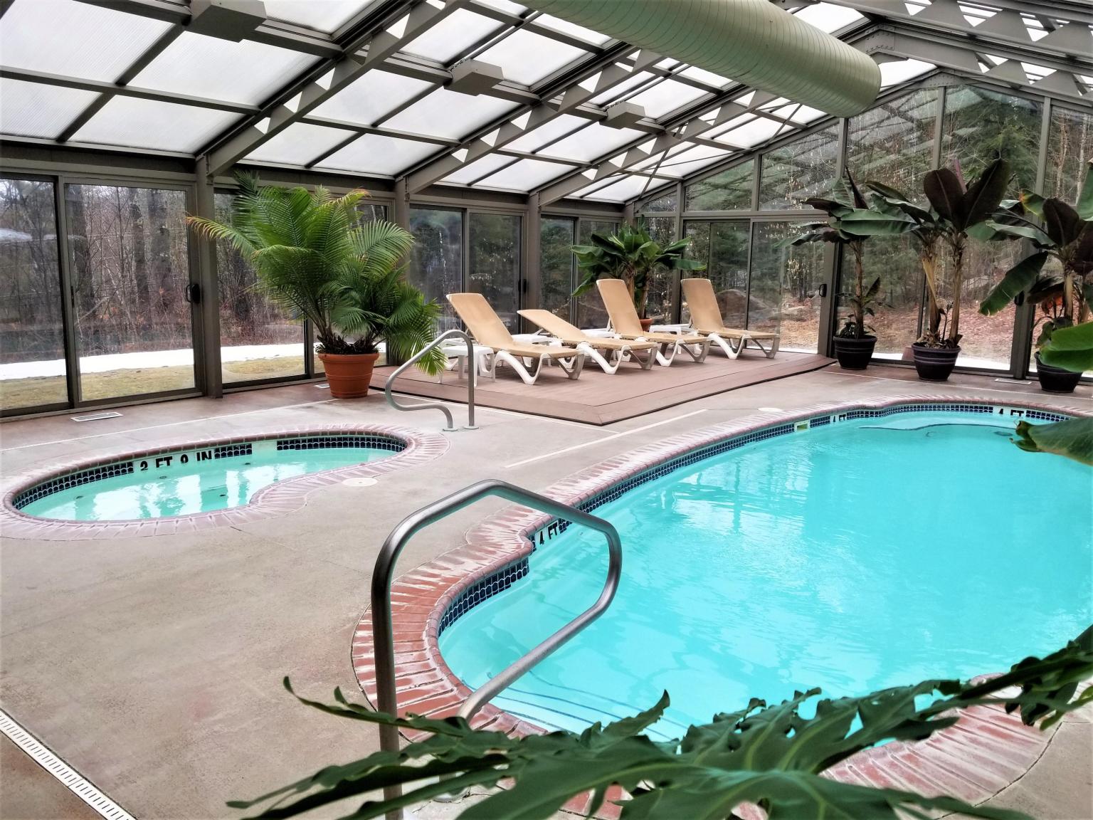 Indoor pool ans hot tub