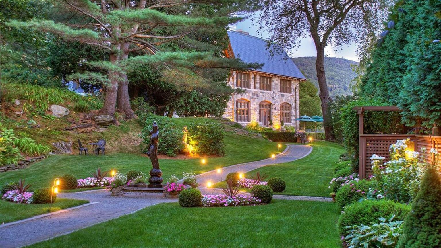 The Castle Hill Resort pet friendly wedding