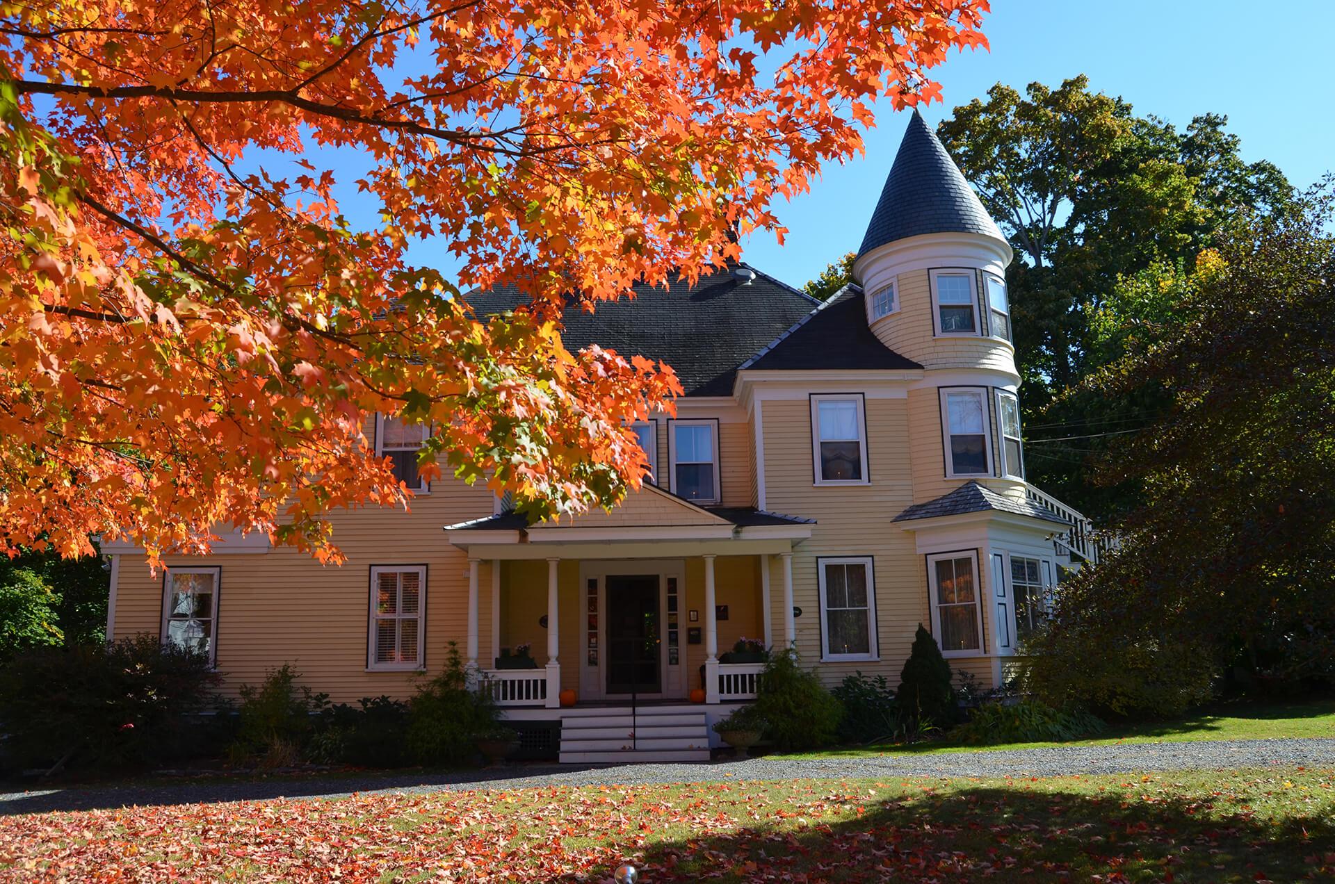 Hawthorn Inn Exterior in Fall