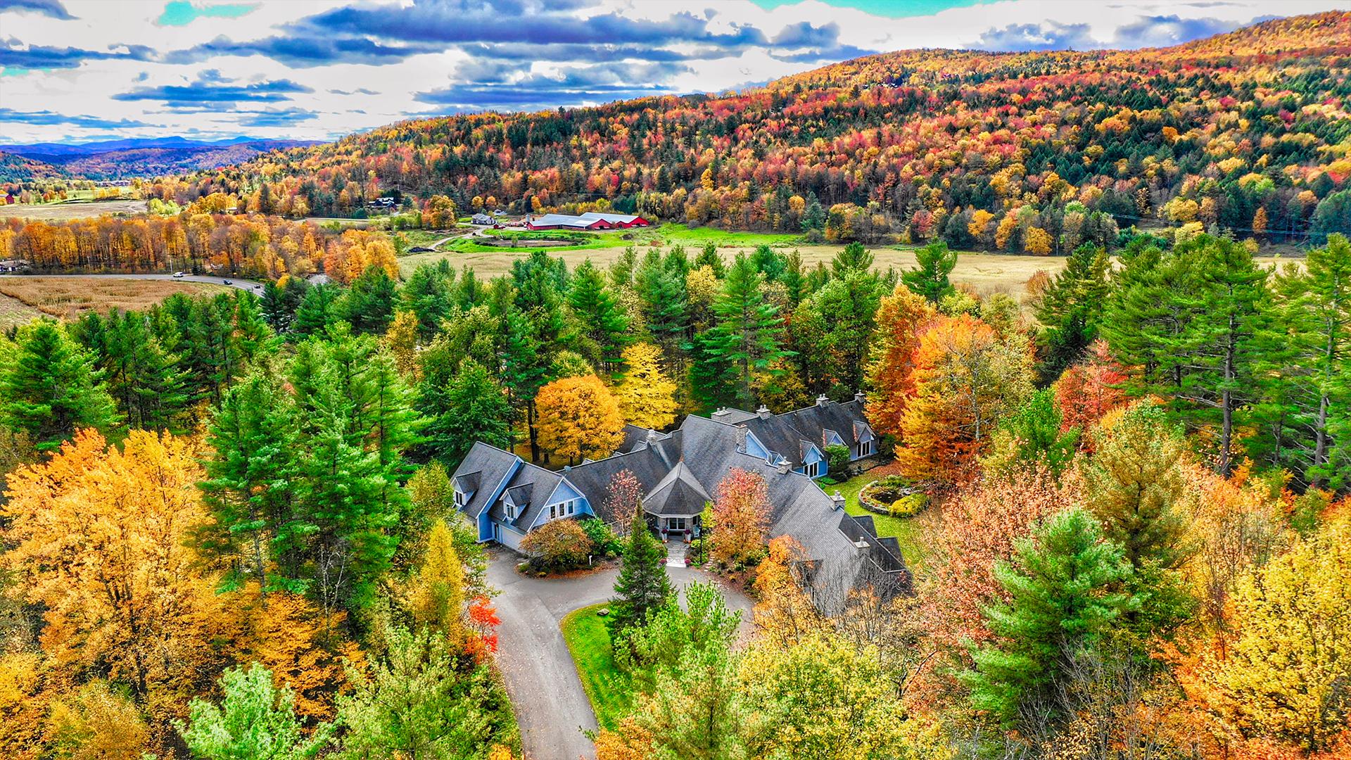 Stone Hill Inn - Couples-Only Award-Winning B&B