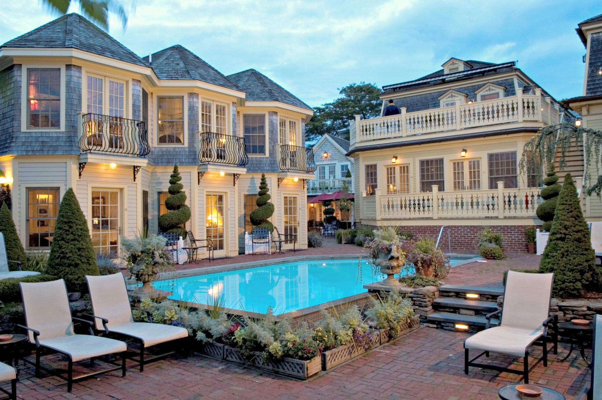 Brass Key Guesthouse - Courtyard with Pool
