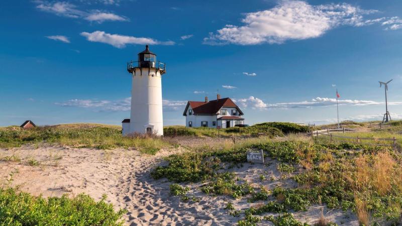 Martha’s Vineyard vs Nantucket | New England Inns and Resorts