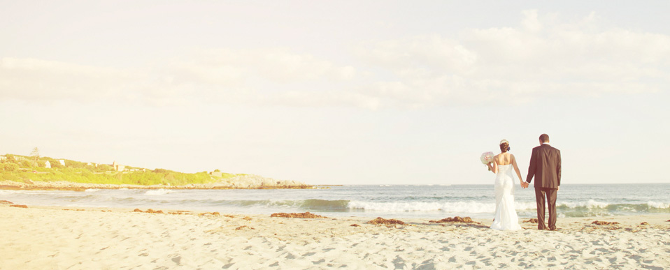 Couple on the beach of the Castle Hill Inn