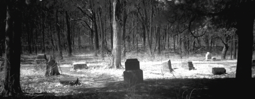 https://www.newenglandinnsandresorts.com/sites/default/files/uploads/2016/10/Cemetery-Wikimedia-Bachelors_Grove_in_IR.jpg