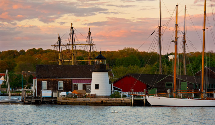 Mystic Seaport bij schemering